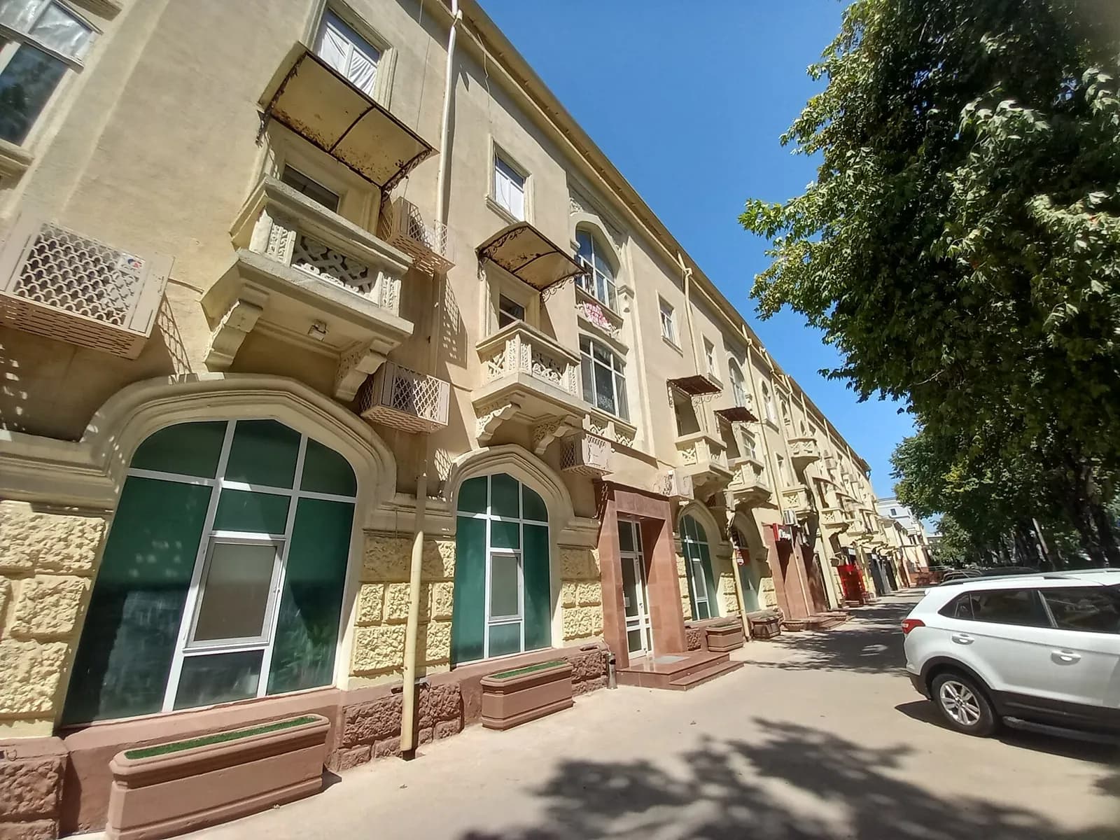 Commercial building in Tashkent